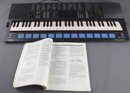 Yamaha-PSS-680 MIDI keyboard workstation